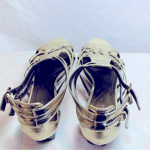 TAHARI Sandals. 9.5 - Picture 6 of 8